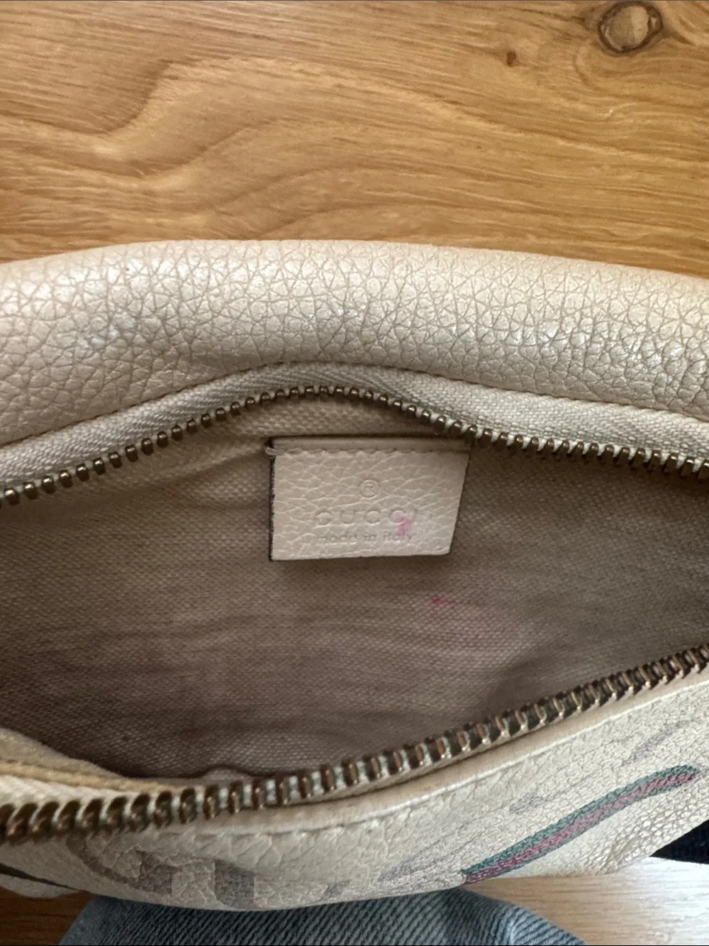 Authentic Gucci White Leather Crossbody Belt Bag